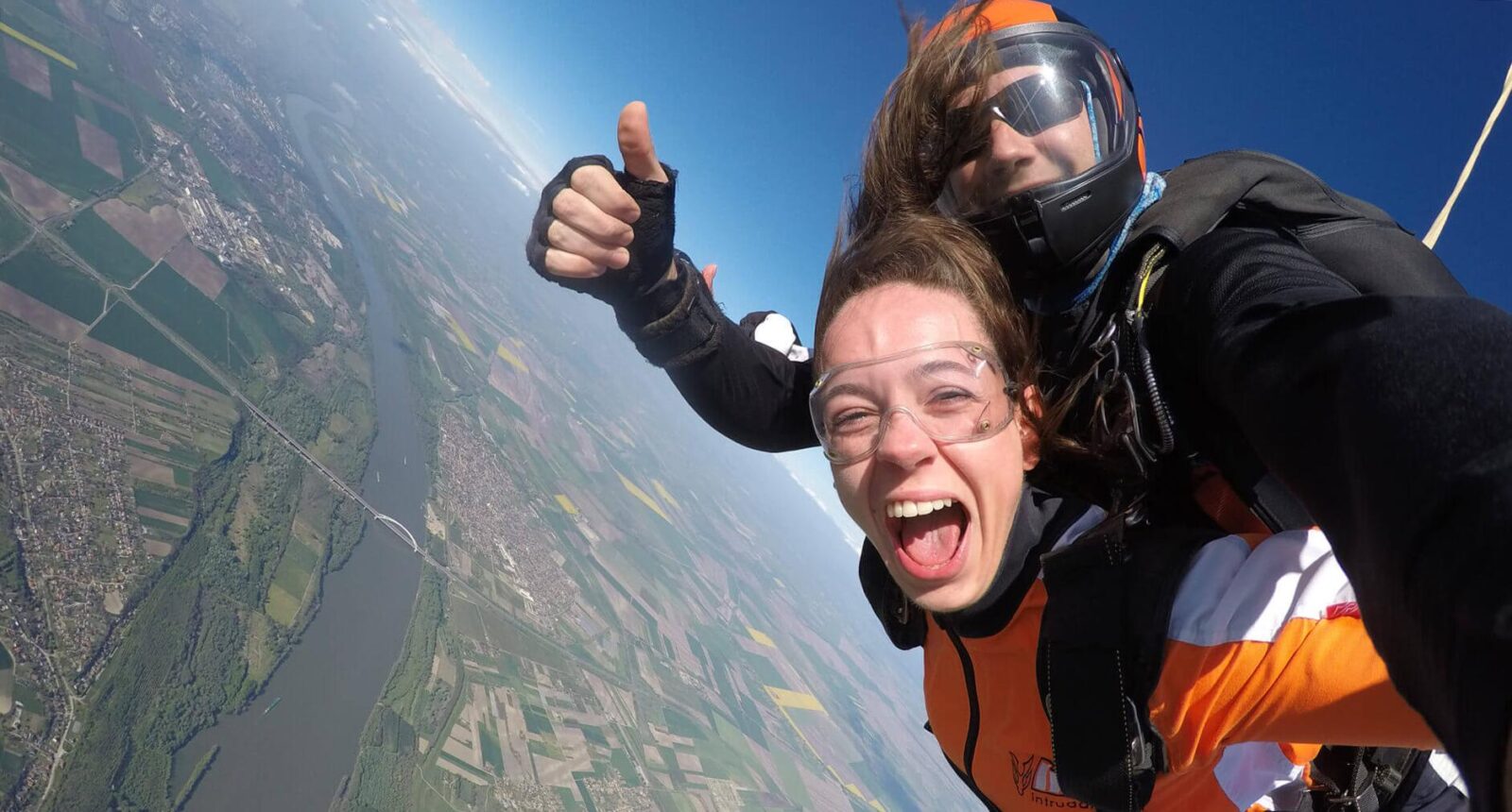 ejtőernyős ugrás tandemugrás ajándékba